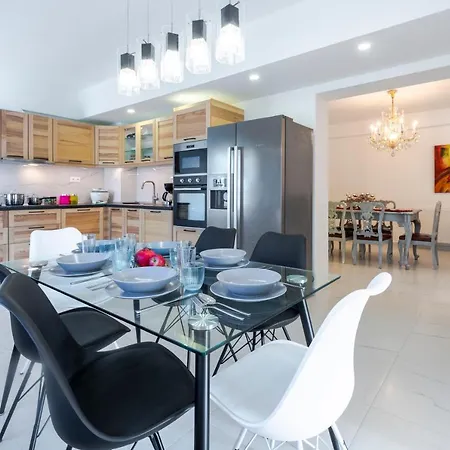 Island Rodos Pool 公寓