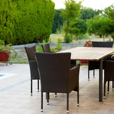 Island Rodos Pool 公寓