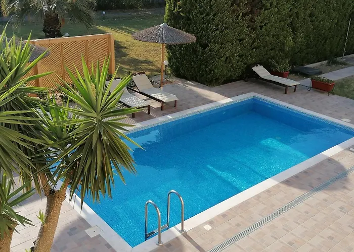 Island Rodos Pool 伊利索斯