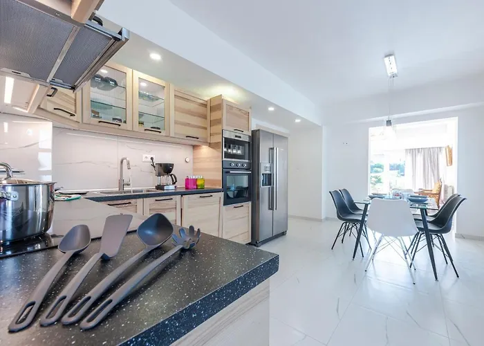 Island Rodos Pool Apartmán *