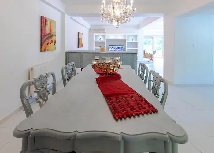 Island Rodos Pool Daire