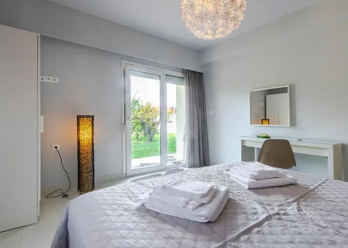 Island Rodos Pool Daire